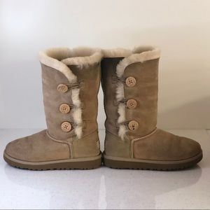 UGG BALEY BUTTON BOOTS •KIDS SIZE 3